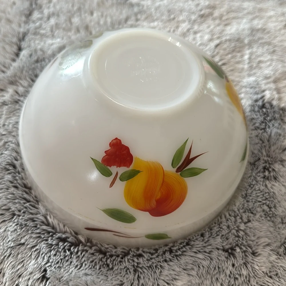 VTG Anchor Hocking Fire King Gay Fad Fruit Hand Painted Milk Glass Mixing Bowl‎